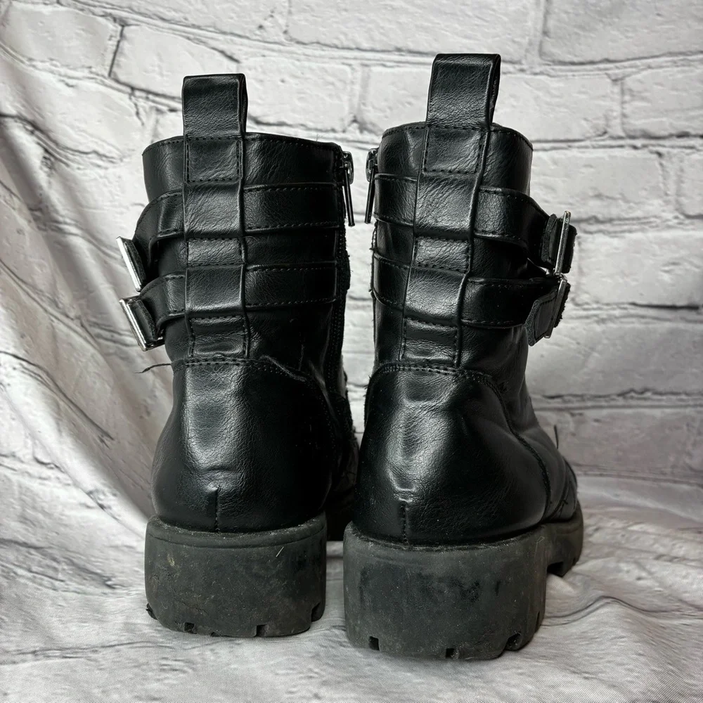 5/$20 BCBGirls Adrianna Black Side Zip Up Combat Moto Boots Buckles Sz 2 AS IS‎